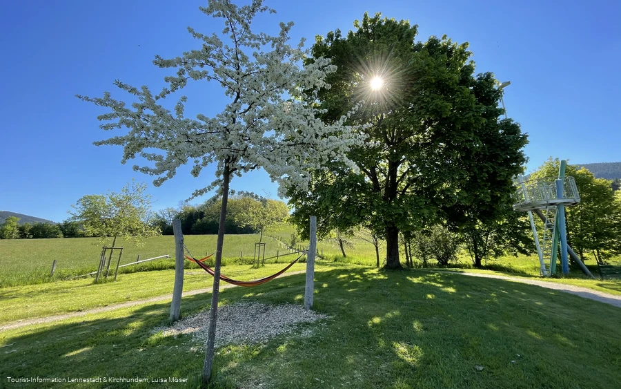 Hängematte am Sportplatz